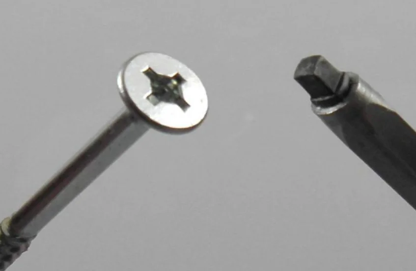 Expresní Doručení UNIQUADREX Vrut 4x50mm zápustná hlava zinek bílý