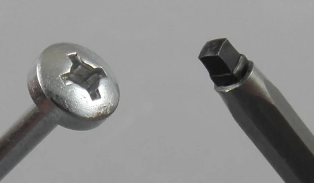Zlevněný UNIQUADREX Vrut 6x70/40mm půlkulatá hlava zinek bílý částečný závit